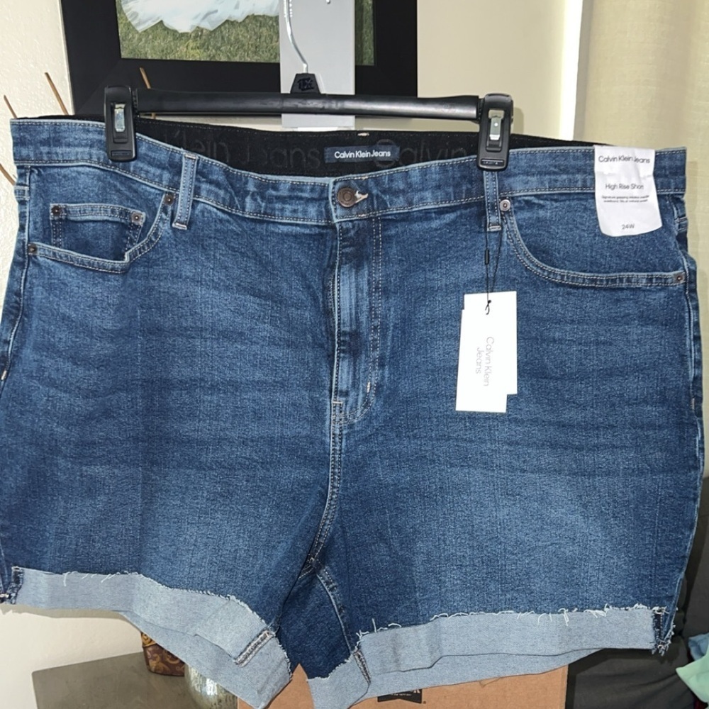 Calvin Klein High Rise Shorts - Picture 3 of 7